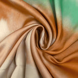 Satin polyester imprimé brume vert d'eau, orange brûlé et champagne