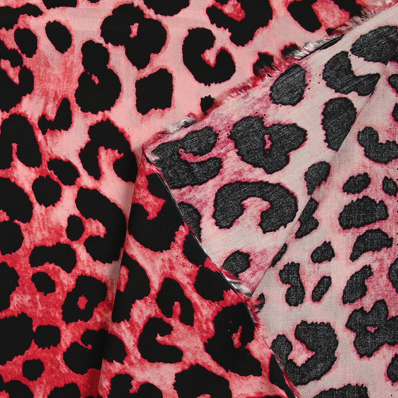 Printed viscose animal atmosphere red and pink background