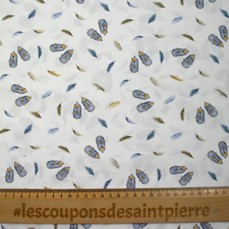 Coton imprimé plumes et souliers fond blanc