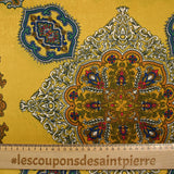 Satin de polyester mat imprimé symphonie florale fond ocre