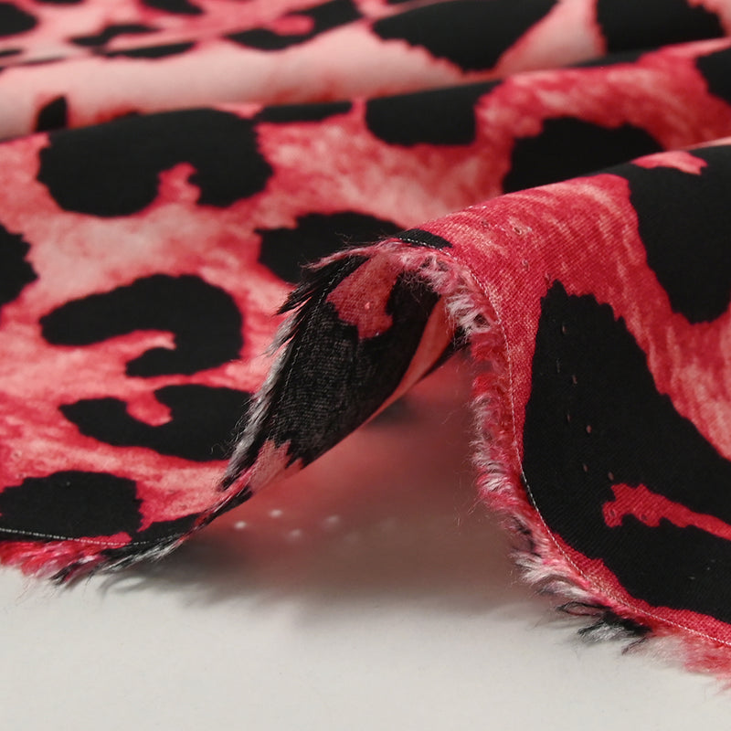 Printed viscose animal atmosphere red and pink background