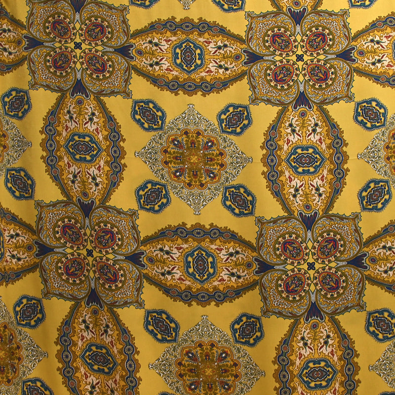 Satin de polyester mat imprimé symphonie florale fond ocre