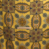Satin de polyester mat imprimé symphonie florale fond ocre