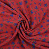 Polyviscose imprimée fleurs bleues fond rouge