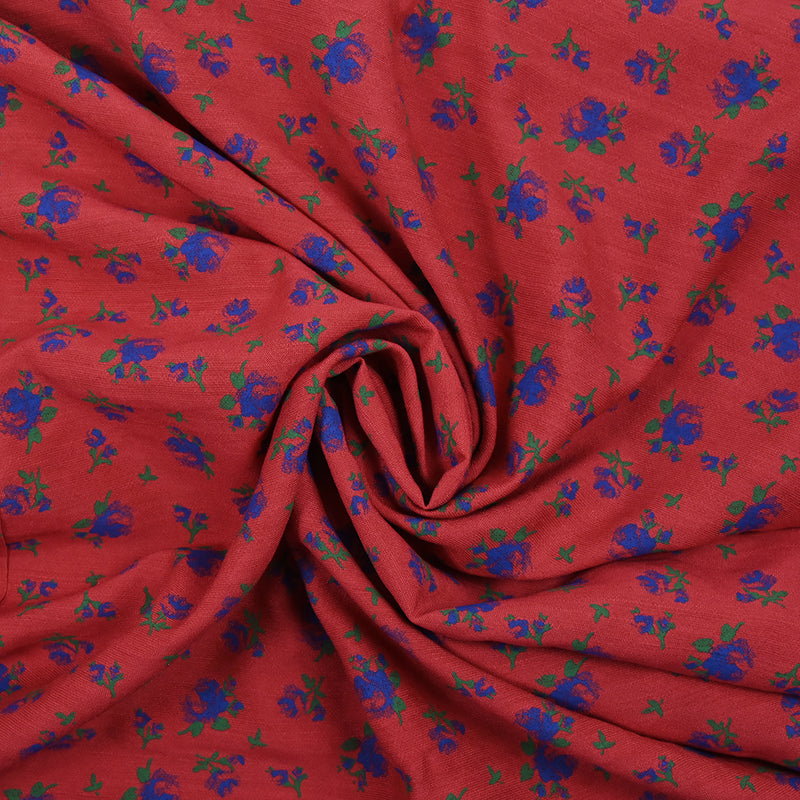 Polyviscose imprimée fleurs bleues fond rouge
