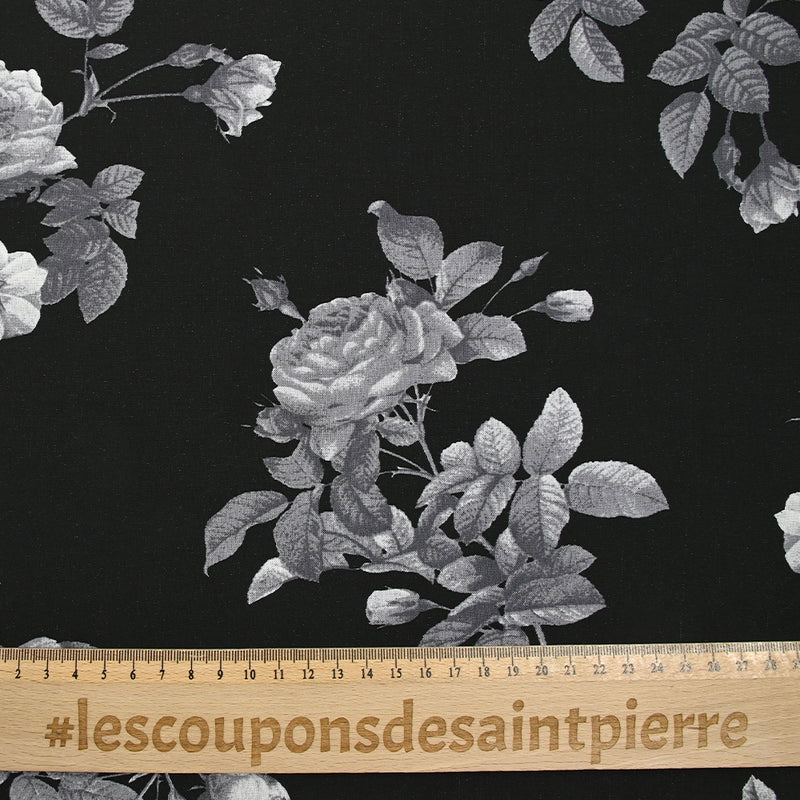 Viscose imprimée roses grises fond noir