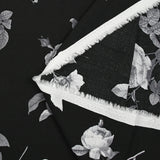 Viscose imprimée roses grises fond noir