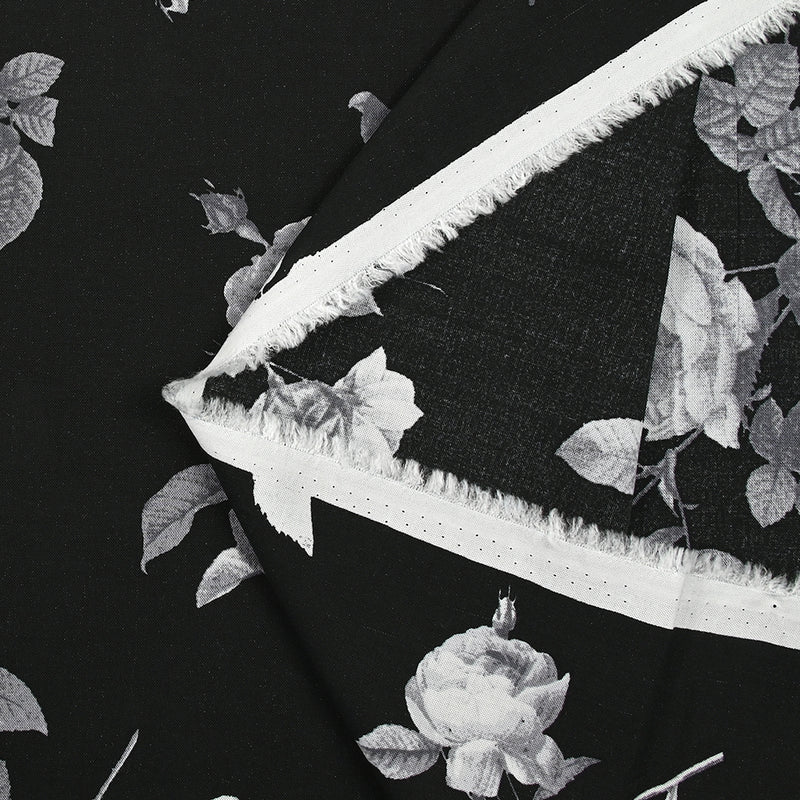 Viscose imprimée roses grises fond noir