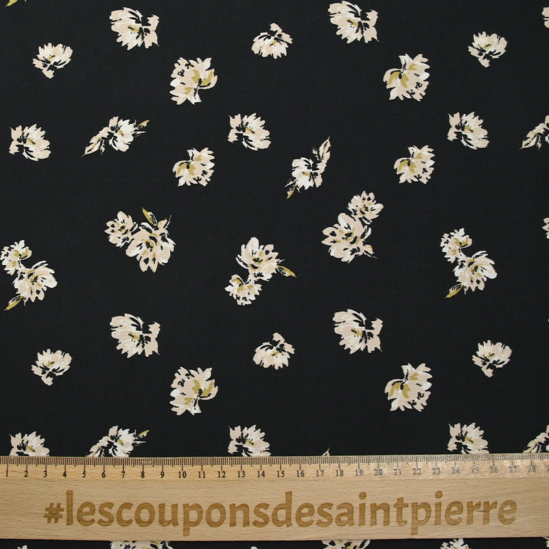 Viscose imprimée Camélia beige et ocre fond noir