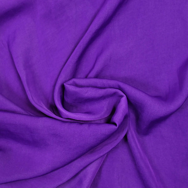 Crêpe satiné de polyester violet