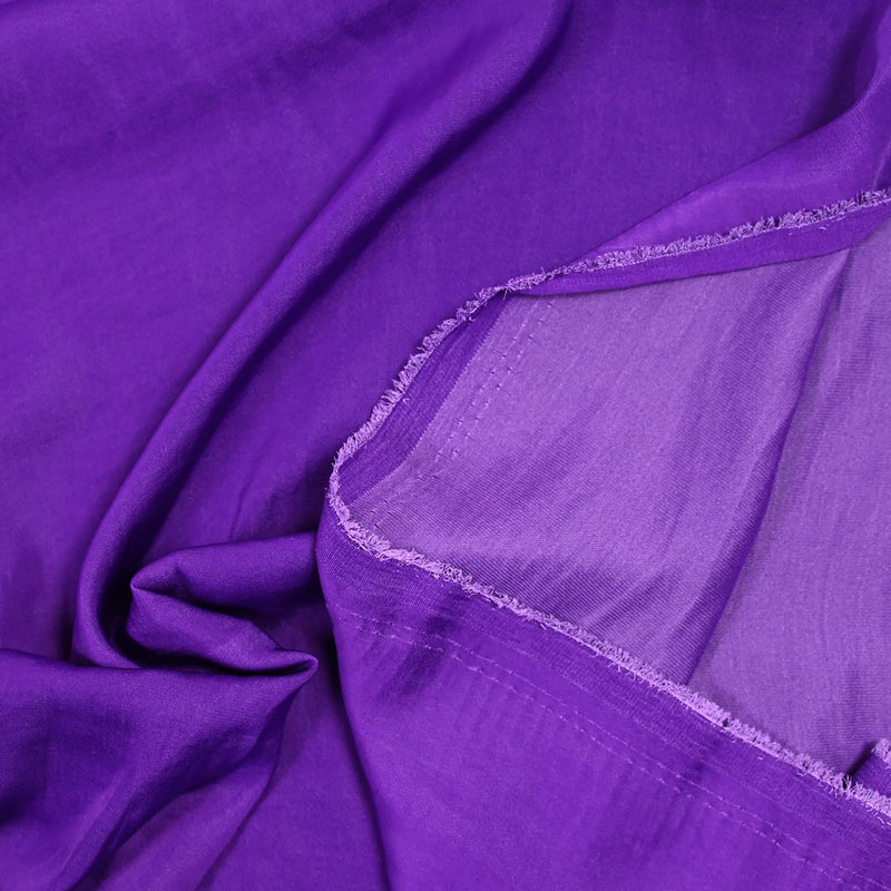 Crêpe satiné de polyester violet