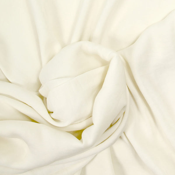 Crêpe satiné de polyester blanc cassé