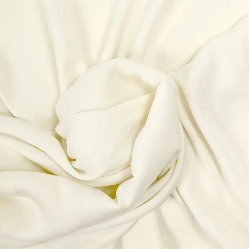 Crêpe satiné de polyester blanc cassé