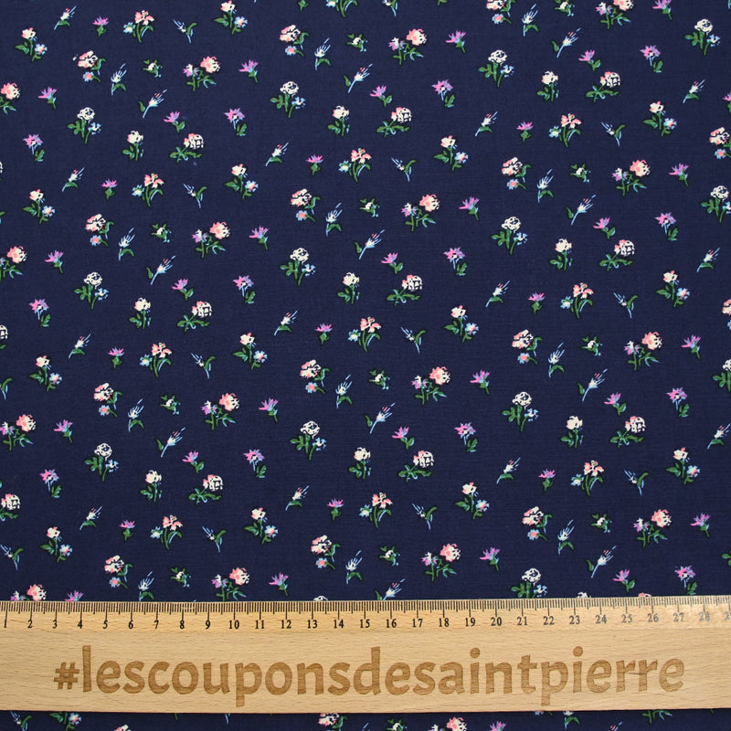 Viscose imprimée les fleurs volent fond marine