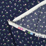 Viscose imprimée les fleurs volent fond marine