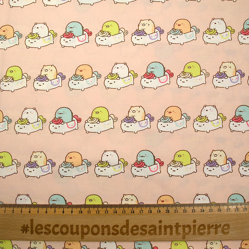 Viscose imprimée Sumikko Gurashi fond pêche