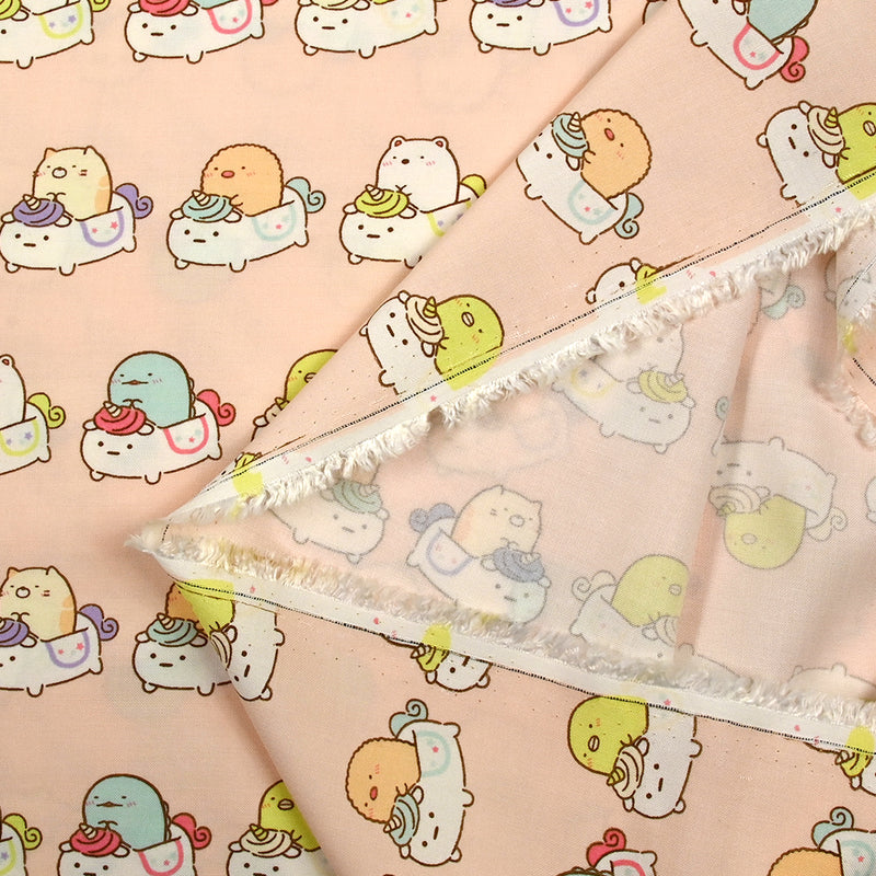 Viscose imprimée Sumikko Gurashi fond pêche