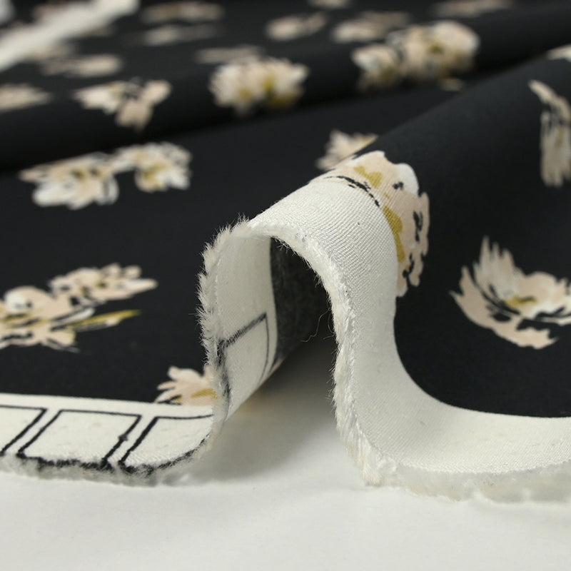 Viscose imprimée Camélia beige et ocre fond noir