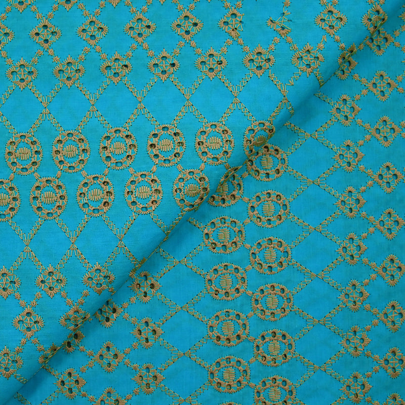 Broderie anglaise festonnée beige Clémence fond bleu azur