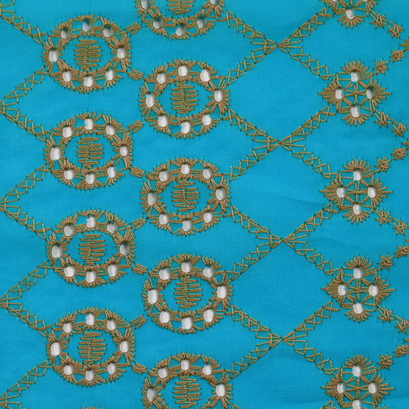 Broderie anglaise festonnée beige Clémence fond bleu azur