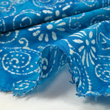 Coton batik imprimé Udaipur fond bleu azur