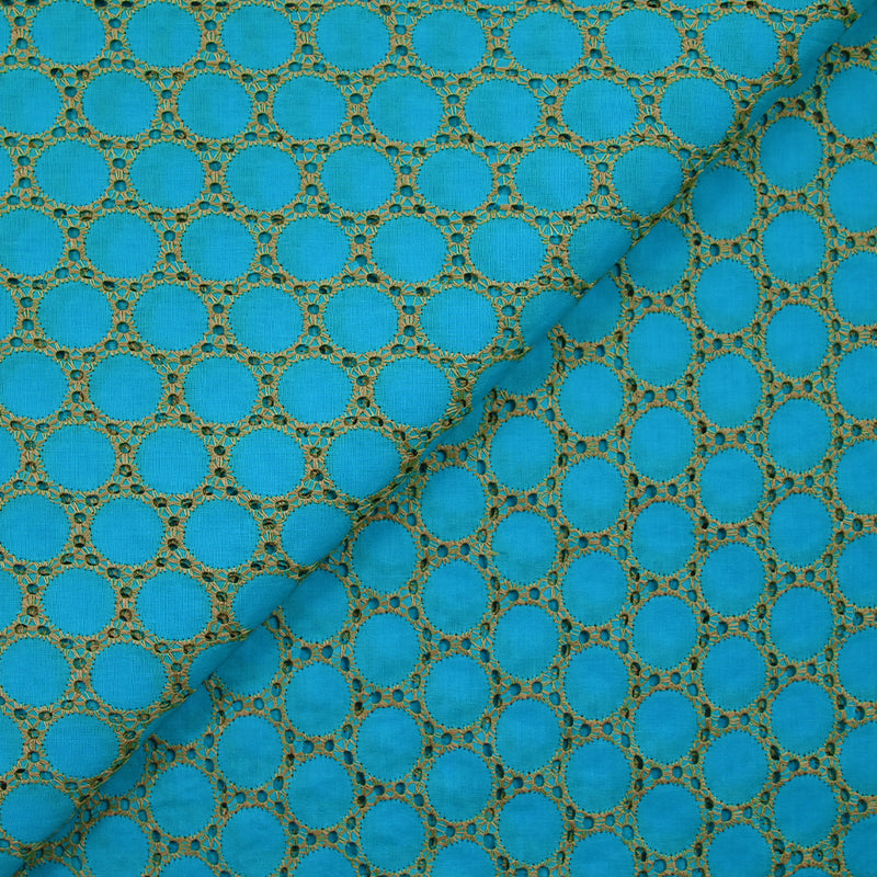 Broderie anglaise festonnée beige Aurélia fond bleu azur