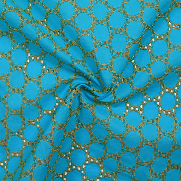 Broderie anglaise festonnée beige Aurélia fond bleu azur