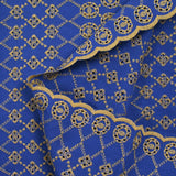 Broderie anglaise festonnée beige Clémence fond bleu roi