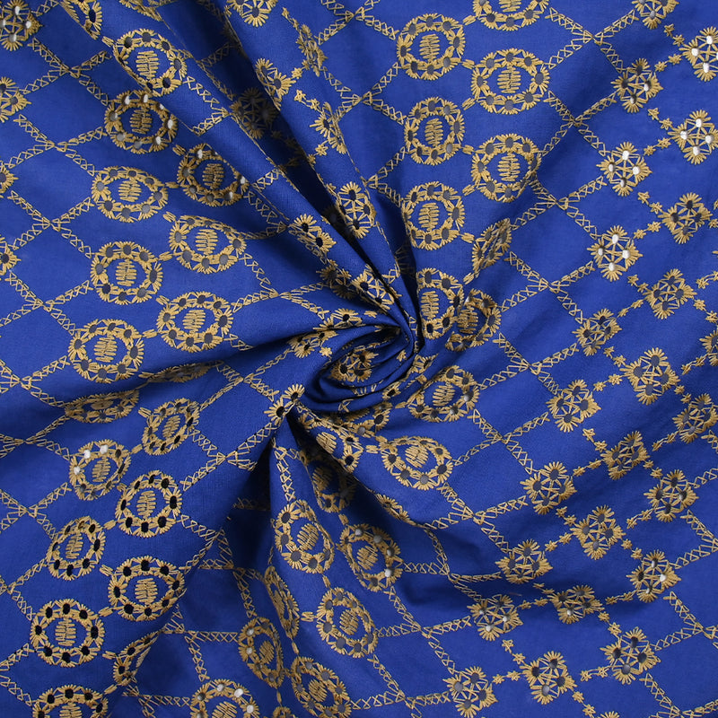 Broderie anglaise festonnée beige Clémence fond bleu roi