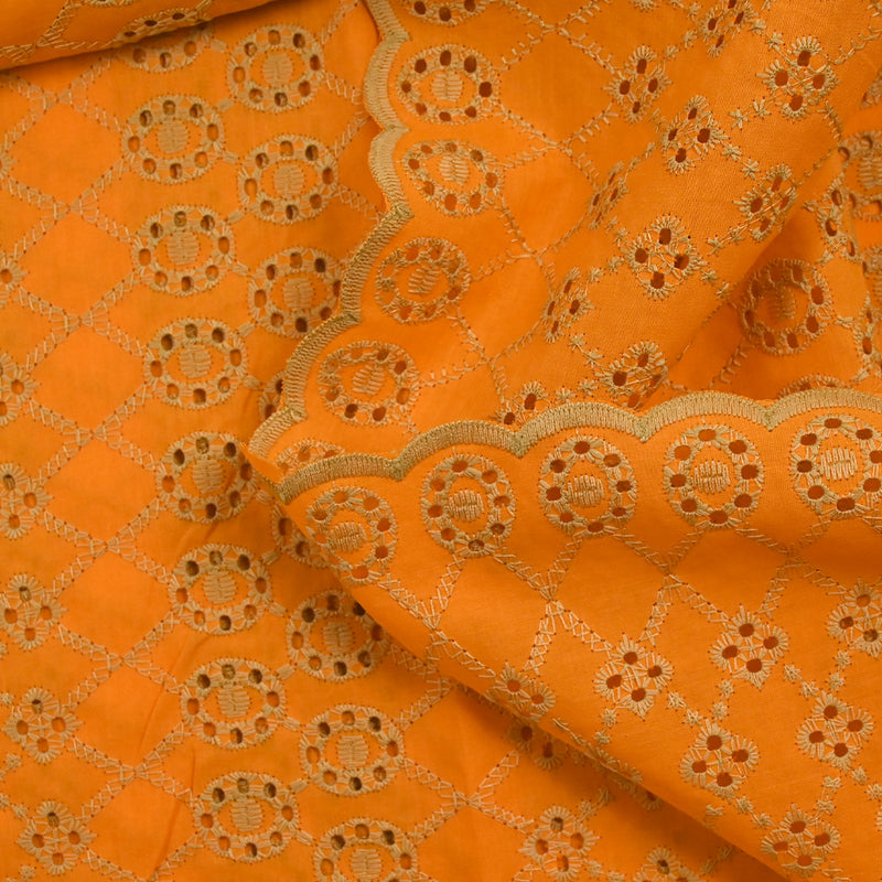 Broderie anglaise festonnée beige Clémence fond orange
