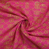 Broderie anglaise festonnée beige Clémence fond fuchsia