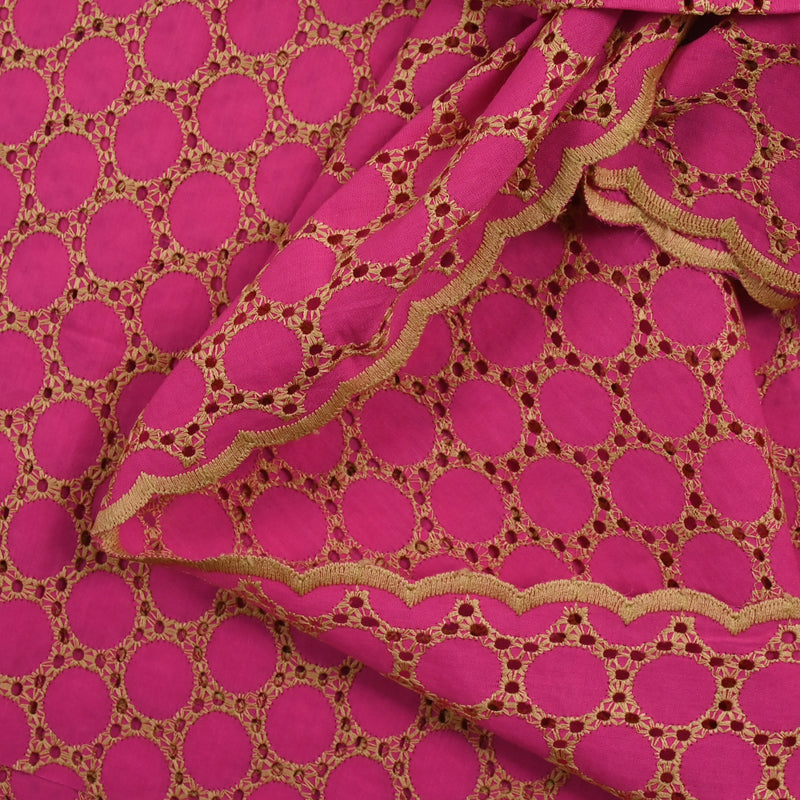 Broderie anglaise festonnée beige Aurélia fond fuchsia