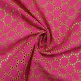 Broderie anglaise festonnée beige Aurélia fond fuchsia