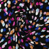 Viscose imprimée confettis magenta, camel et bleu roi fond noir