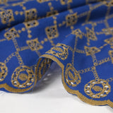 Broderie anglaise festonnée beige Clémence fond bleu roi