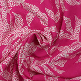Viscose imprimée feuilles en pointillisme fond fuchsia