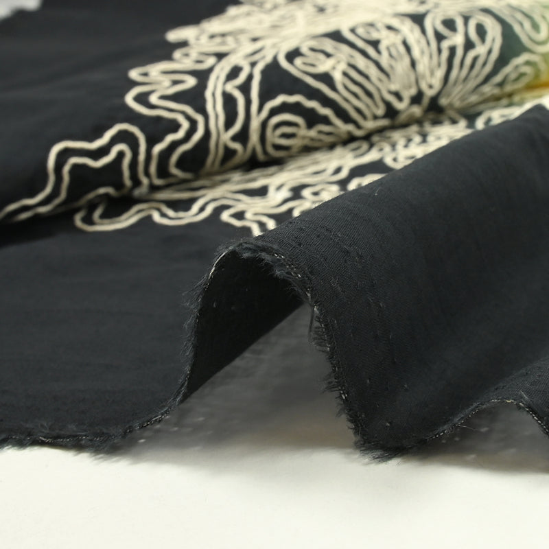 Voile de coton brodé dégradé noir, blanc et jaune