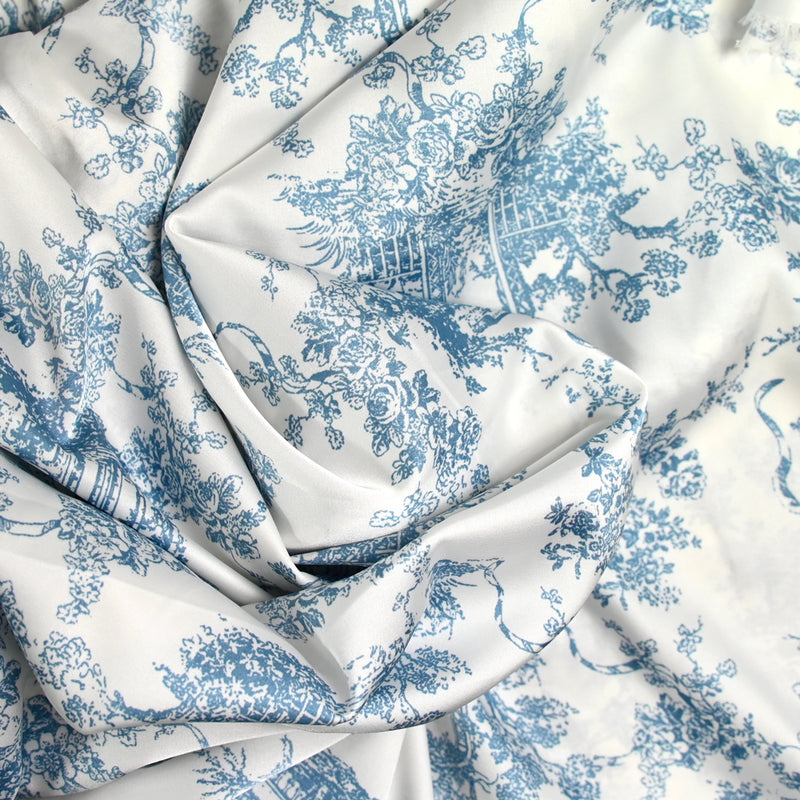 Satin polyester imprimé boudoir bleu fond blanc