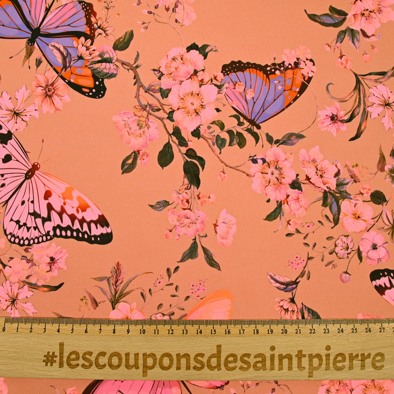 Arena de mariposa rosa estampada de crepé pesada