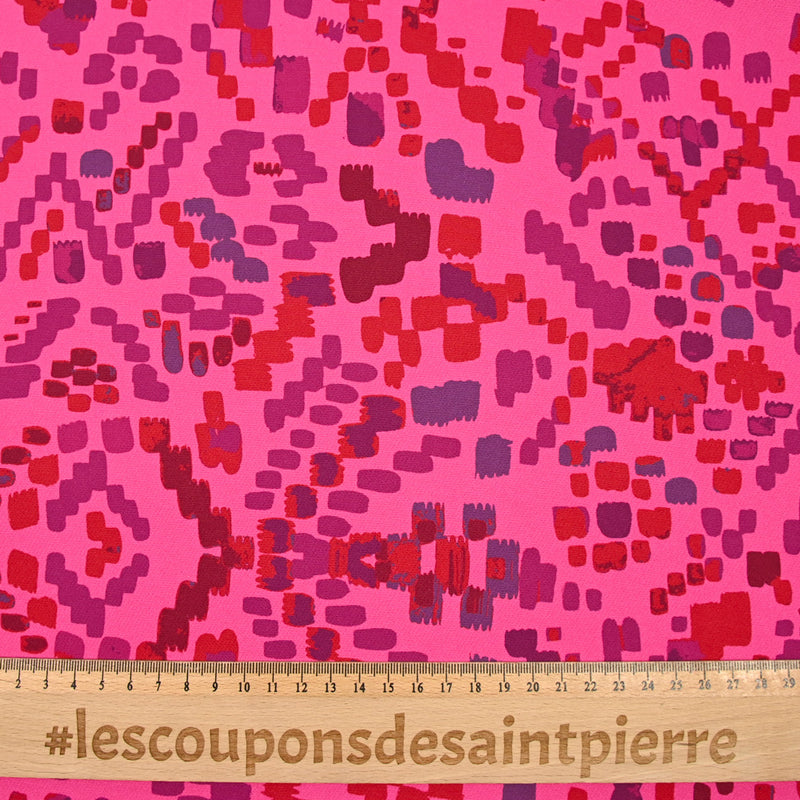 Heavy crêpe print pixel fuchsia background