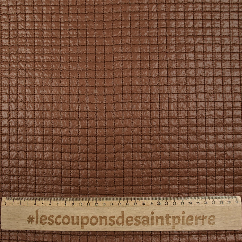 Matelassé à carreaux marron