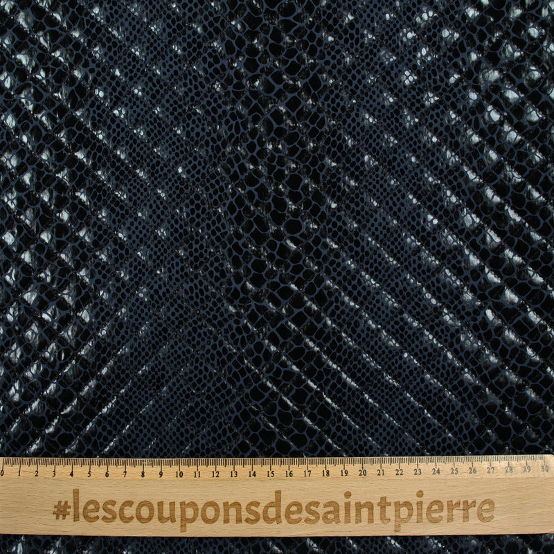Matelassé imprimé reptile fond bleu marine