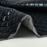 Matelassé imprimé reptile fond bleu marine