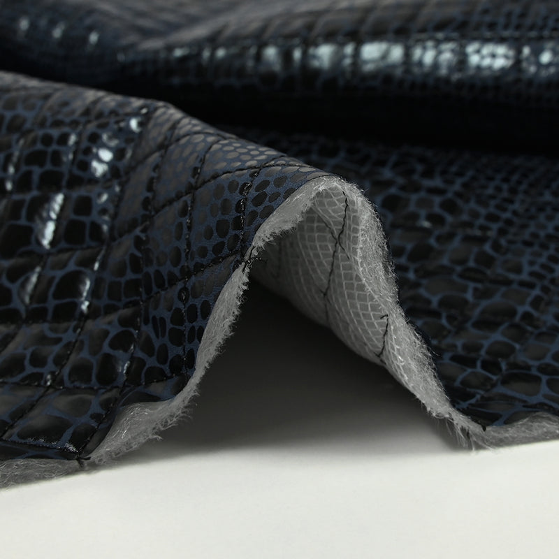 Matelassé imprimé reptile fond bleu marine
