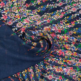 Mousseline imprimée rayon de fleurs fond marine