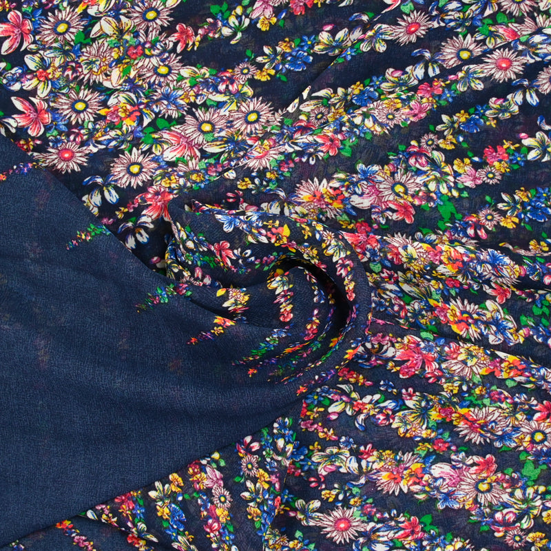 Mousseline imprimée rayon de fleurs fond marine