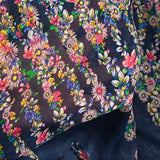 Mousseline imprimée rayon de fleurs fond marine