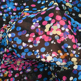 Mousseline imprimée plumetis lurex cellule bleu et rose fond noir