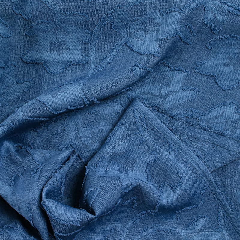 Jacquard de polyester fleurs plumetis bleu