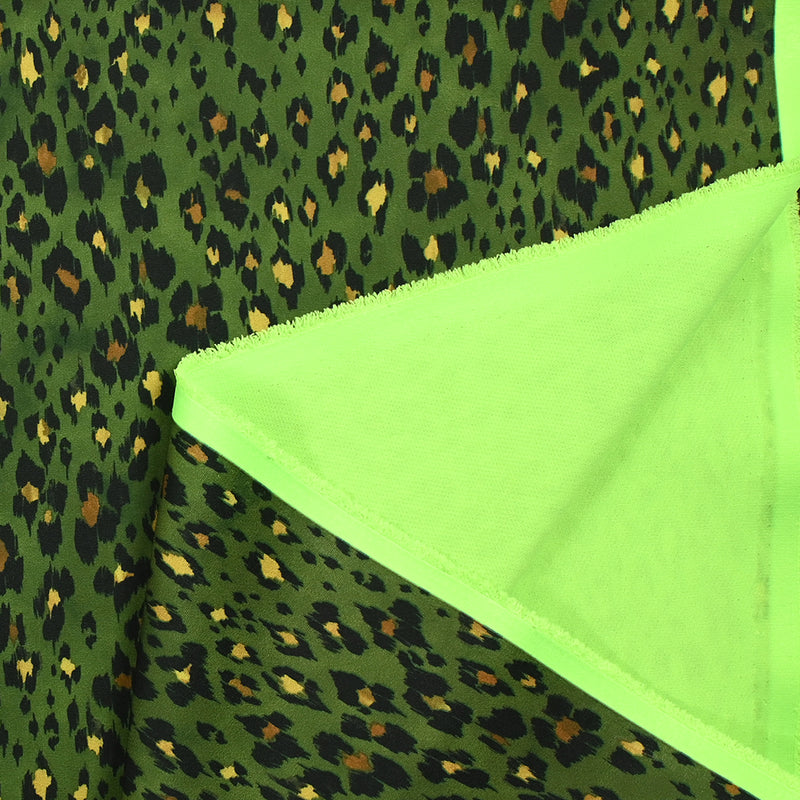 Heavy crêpe print leopard ocher green background frog